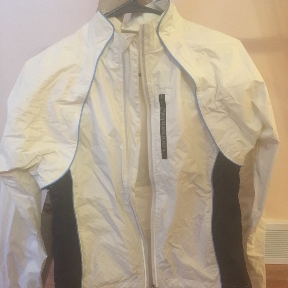 Women’s cycling jacket with removable sleeves